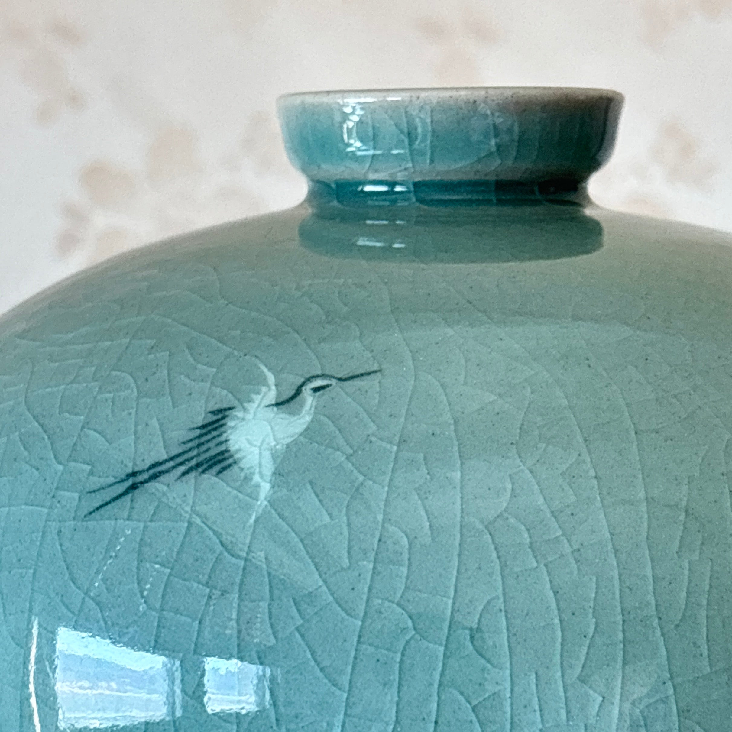 Celadon Maebyeong Vase with Lid: Inlaid Crane and Cloud Motif