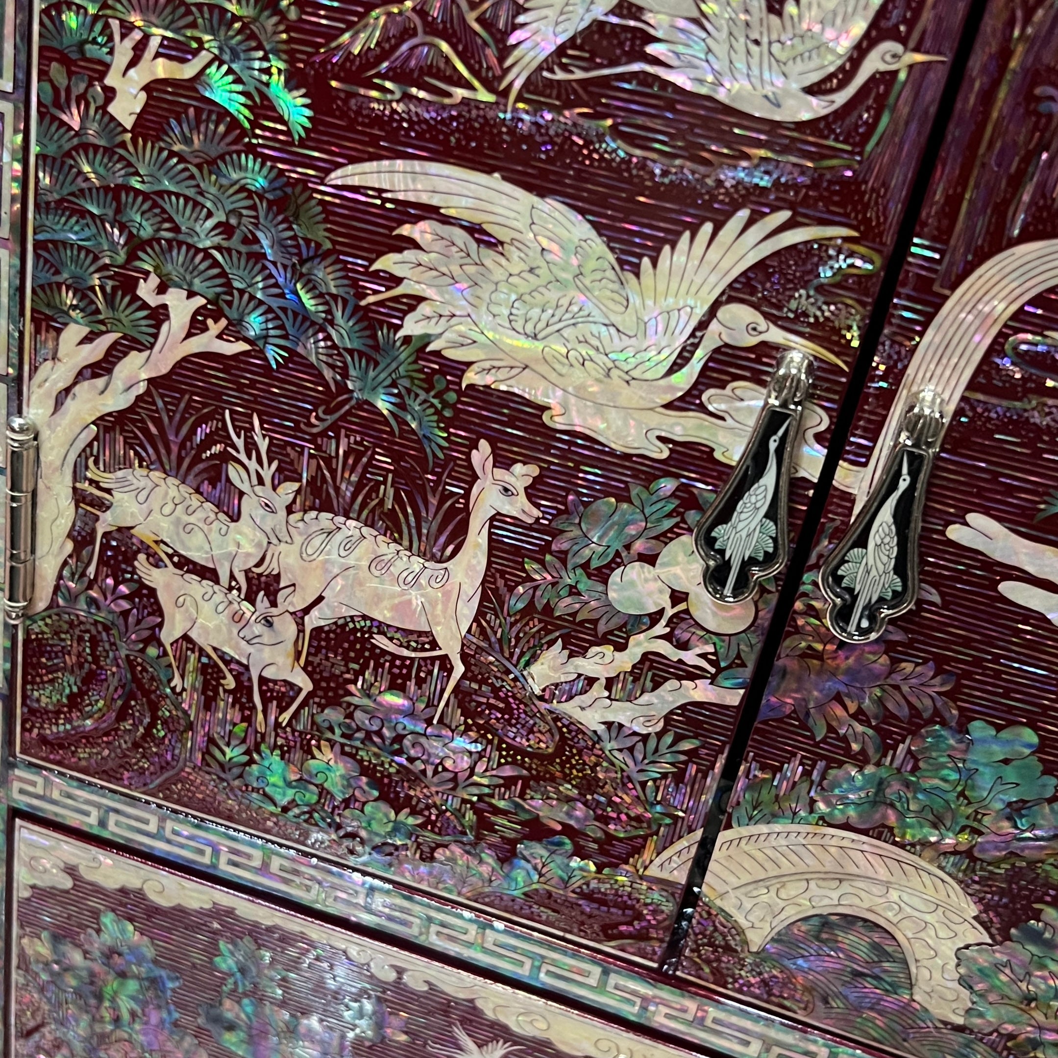 Mother-of-Pearl Double-Door Jewelry Chest: Landscape and Longevity Motifs