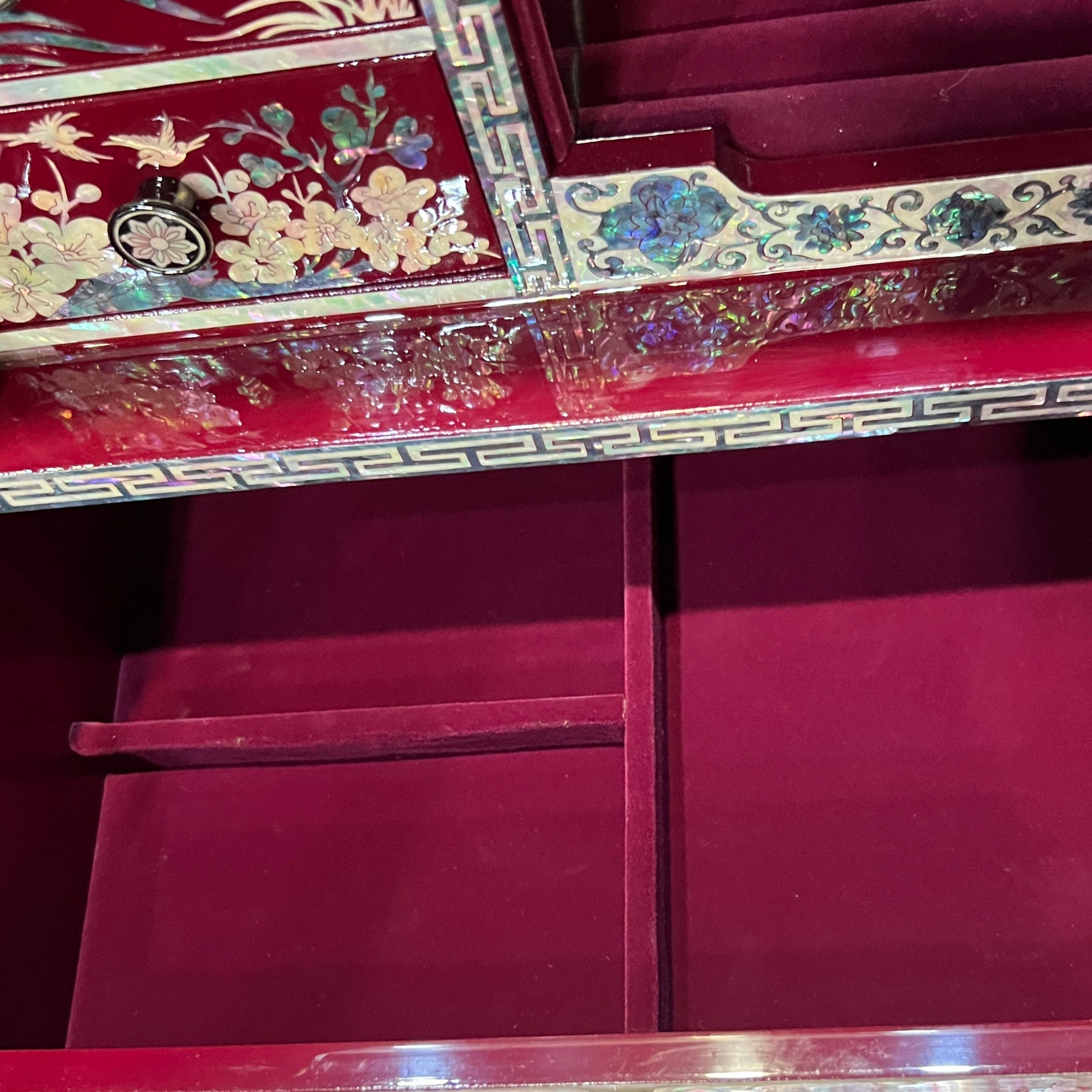 Mother-of-Pearl Double-Door Jewelry Chest: Landscape and Longevity Motifs