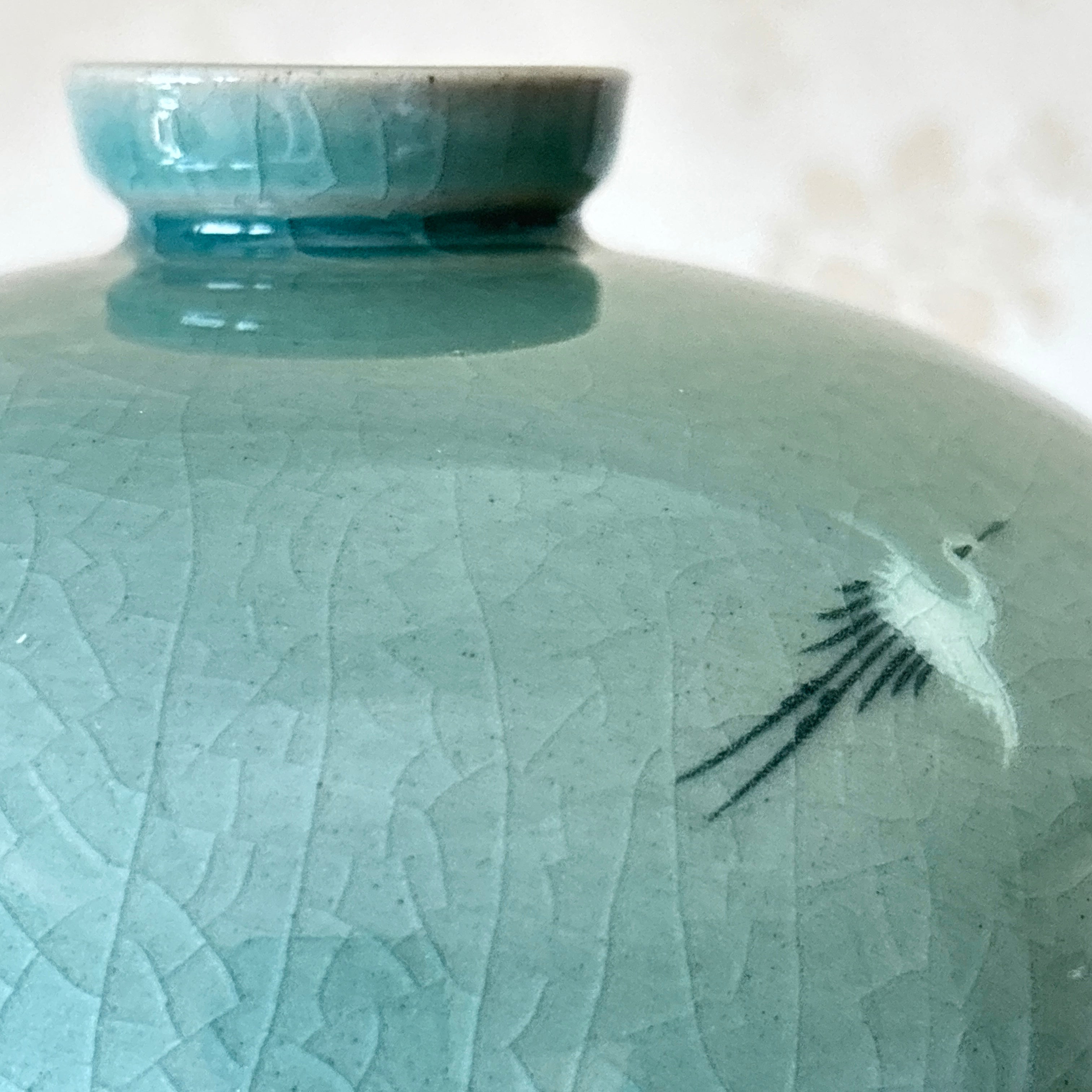 Celadon Maebyeong Vase with Lid: Inlaid Crane and Cloud Motif